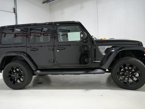 Used 2022 Jeep Wrangler Unlimited Sahara AWD/4WD image 5