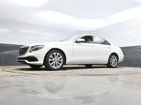 Used 2017 Mercedes-Benz E 300 4MATIC image 47