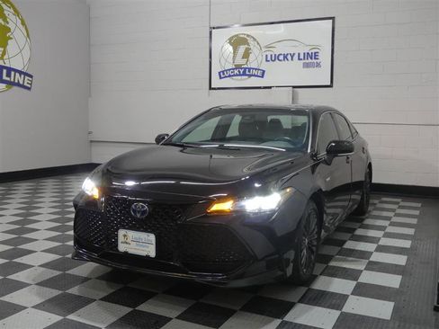 Used 2019 Toyota Avalon XSE image 5