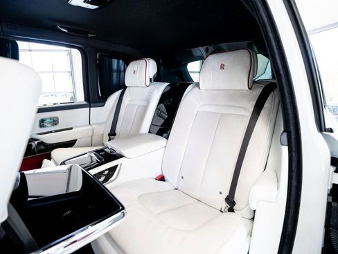 Used 2021 Rolls-Royce Cullinan Black Badge image 57