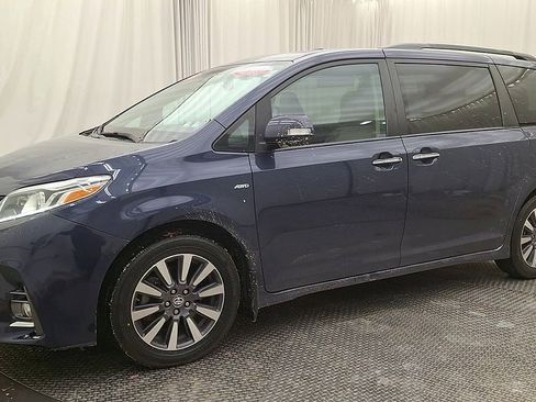 Used 2019 Toyota Sienna Limited image 7