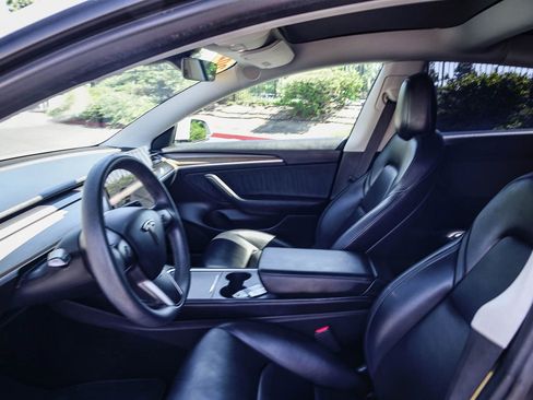 Used 2022 Tesla Model 3 image 18