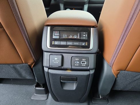 New 2026 Subaru Ascent Touring AWD/4WD image 9