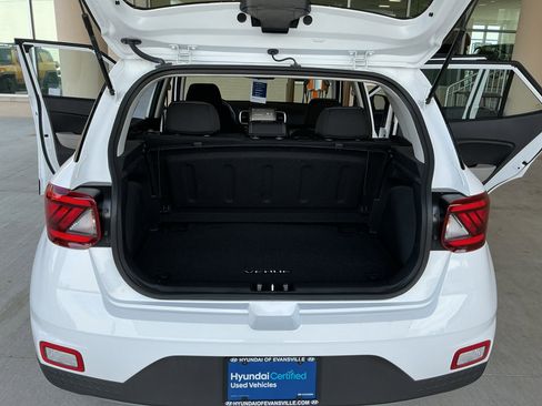 Certified 2025 Hyundai Venue SEL image 13