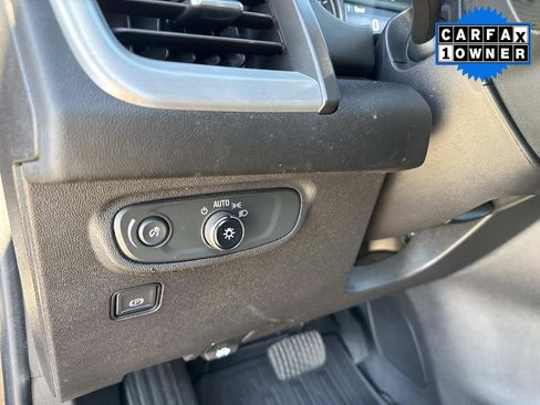 Used 2024 GMC Terrain SLE w/ Driver Convenience Package image 35