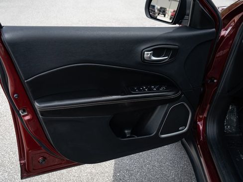 Used 2021 Jeep Compass Latitude w/ Sun and Sound Group FWD image 17