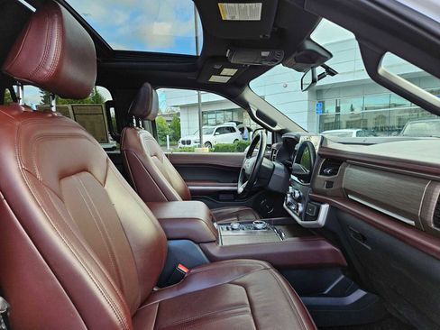 Used 2023 Ford Expedition Limited image 11