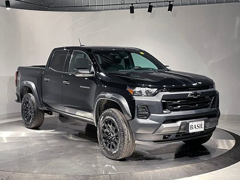 Used 2023 Chevrolet Colorado Trail Boss w/ Advanced Trailering Package image 38