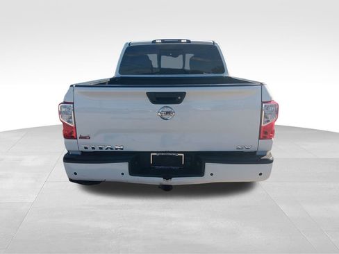 Used 2021 Nissan Titan SV w/ SV Convenience Package image 5