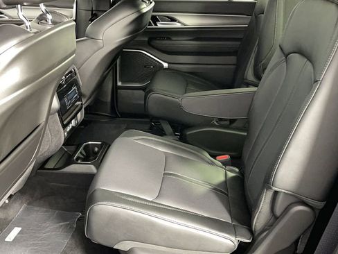 New 2025 Jeep Wagoneer L Series II image 13