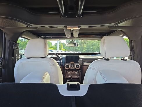 Used 2017 Jeep Wrangler Rubicon w/ Power Convenience Group AWD/4WD image 84
