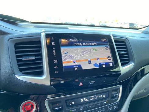 Used 2018 Honda Pilot Touring image 40