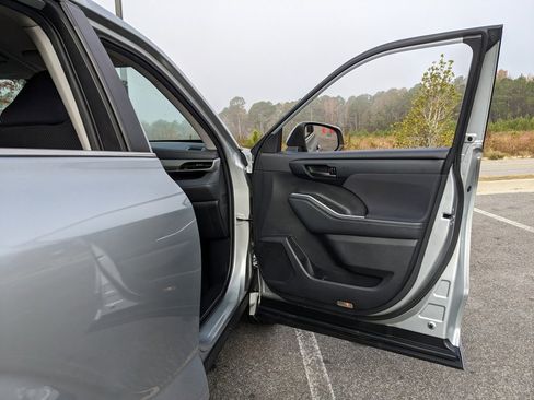 Used 2023 Toyota Highlander L image 52