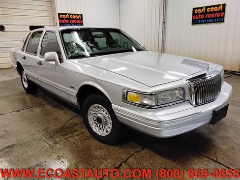 Used 1997 Lincoln Town Car Executive image 1