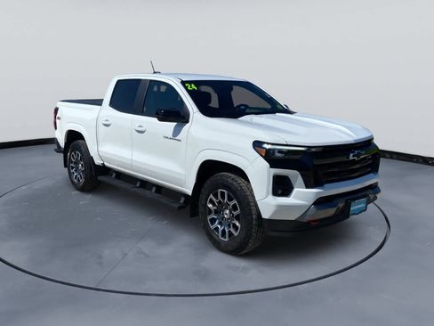 Used 2024 Chevrolet Colorado Z71 w/ Z71 Convenience Package 2 AWD/4WD image 3