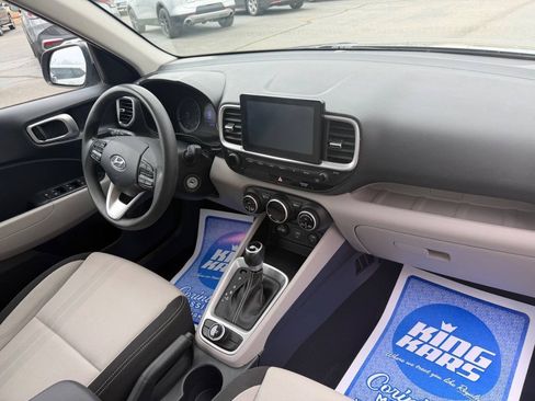 Used 2021 Hyundai Venue SEL FWD image 7