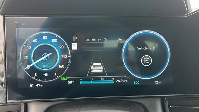 New 2025 Hyundai Elantra SEL FWD image 19