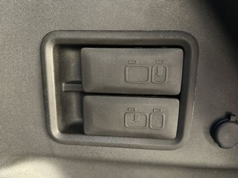 Used 2023 Chevrolet Equinox RS AWD/4WD image 9