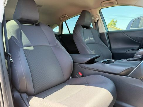 Used 2021 Toyota Venza LE AWD/4WD image 16