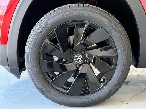 New 2025 Volkswagen Atlas SE image 27