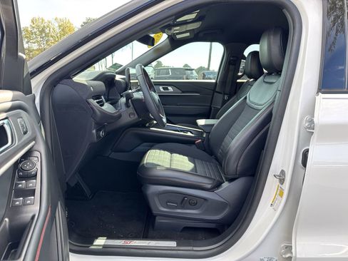 Used 2025 Ford Explorer ST-Line w/ Premium Package image 16