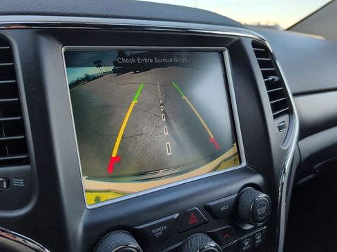 Used 2015 Jeep Grand Cherokee Altitude AWD/4WD image 12