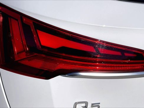 Used 2021 Audi Q5 Prestige w/ Prestige Package image 28