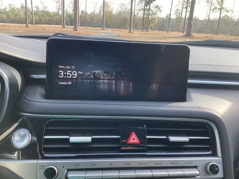 Used 2025 Genesis G70 2.5T image 14