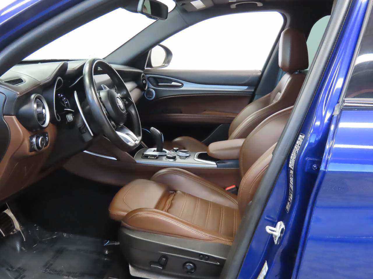 Used 2021 Alfa Romeo Stelvio Ti Sport AWD/4WD image 16