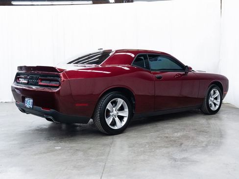 Used 2018 Dodge Challenger SXT RWD image 6
