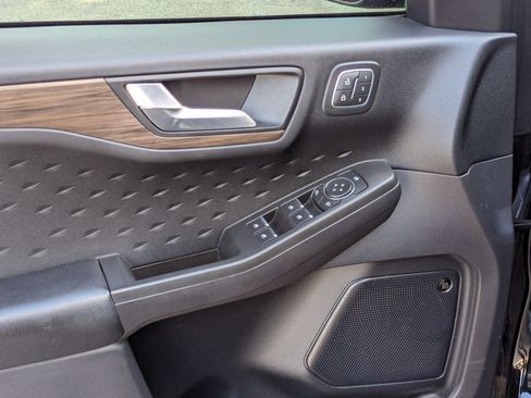 Used 2020 Ford Escape Titanium image 11