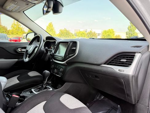 Used 2014 Jeep Cherokee Latitude w/ Comfort/Convenience Group AWD/4WD image 22