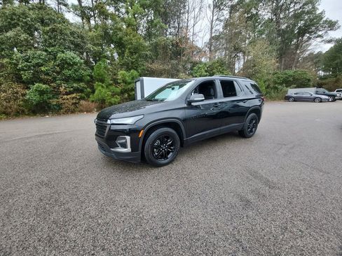Used 2023 Chevrolet Traverse LT w/ Midnight/Sport Edition image 1