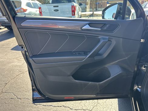 Used 2023 Volkswagen Tiguan SE R-Line image 11