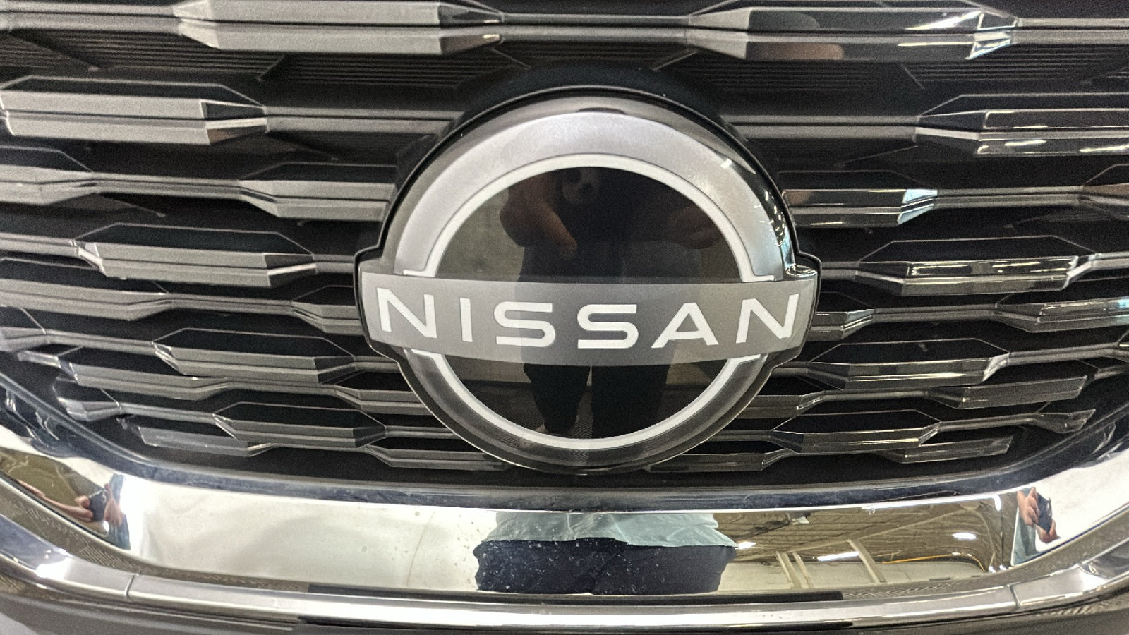 Used 2023 Nissan Rogue S AWD/4WD image 10