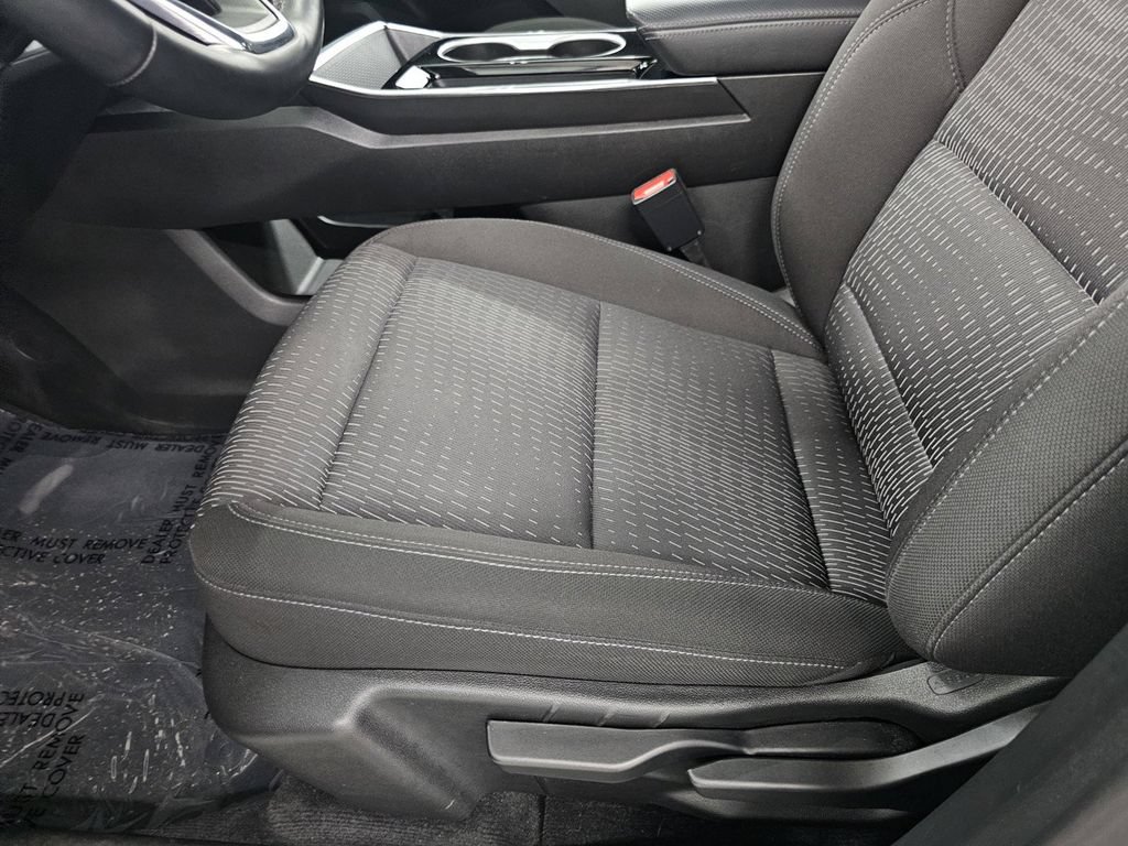 Used 2025 Chevrolet Equinox LT AWD/4WD image 13