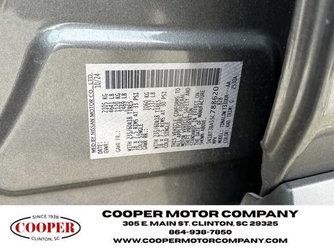 Used 2025 Nissan Rogue SV image 29