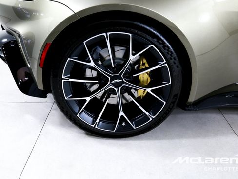 Used 2026 Aston Martin V8 Vantage S RWD image 25