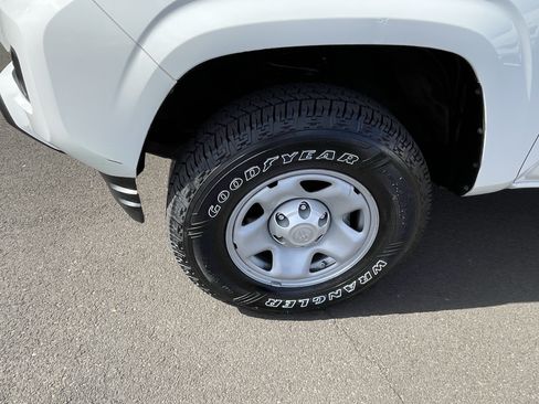 Used 2022 Toyota Tacoma SR RWD image 9