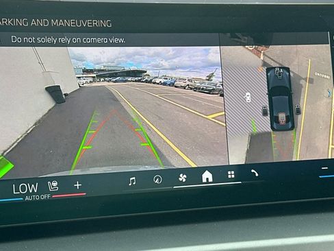 Used 2025 BMW 230i Coupe w/ Premium Package image 22