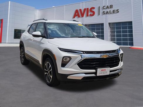Used 2025 Chevrolet TrailBlazer LT AWD/4WD image 9