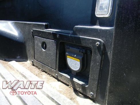 Used 2021 Toyota Tacoma TRD Off-Road w/ Technology Package AWD/4WD image 5