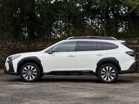 Used 2023 Subaru Outback Touring AWD/4WD image 9