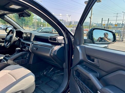 Certified 2025 Toyota 4Runner SR5 AWD/4WD image 15