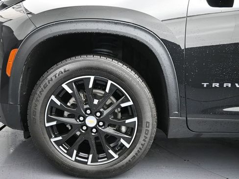 Certified 2025 Chevrolet Traverse LT w/ Sun and Wheel Package image 11