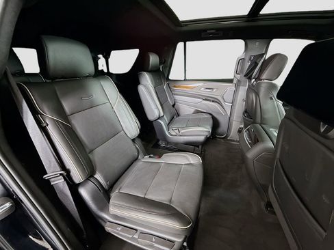 Used 2023 Cadillac Escalade Premium Luxury image 31