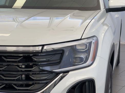 New 2026 Volkswagen Atlas Cross Sport SE image 11