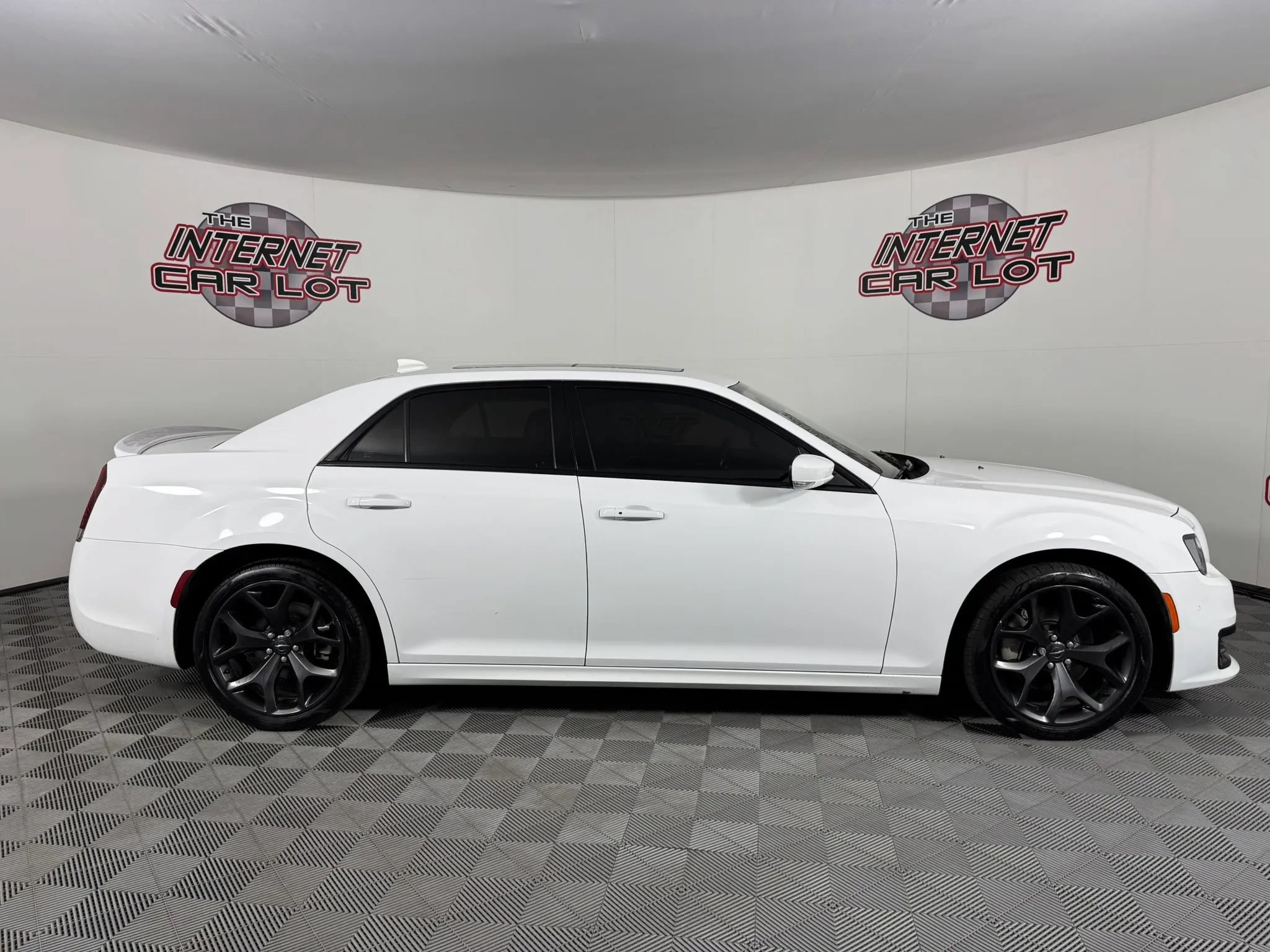 Used 2021 Chrysler 300 S w/ S Model Appearance Package RWD image 8