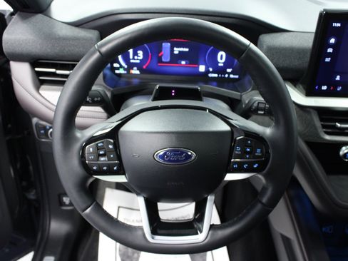 Used 2026 Ford Explorer Platinum AWD/4WD image 18