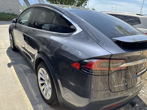 Used 2018 Tesla Model X 75D AWD/4WD image 5